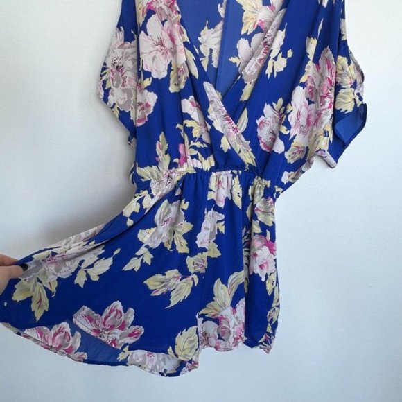 ASTR The Label Surplice cold shoulder v-neckline floral romper size M - Picture 3 of 11